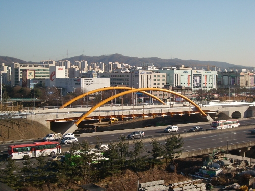 30일 개통되는 풍덕천~수서·분당 연결 도로 가운데 동막천 2교 전경.