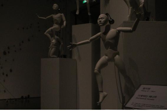 소장품 기획전 `아트 X 게임 - 바츠혁명전 / Art X Game - Bartz Revolutionary War` 중 왕지원 작가의 `기계적인 제나두`.