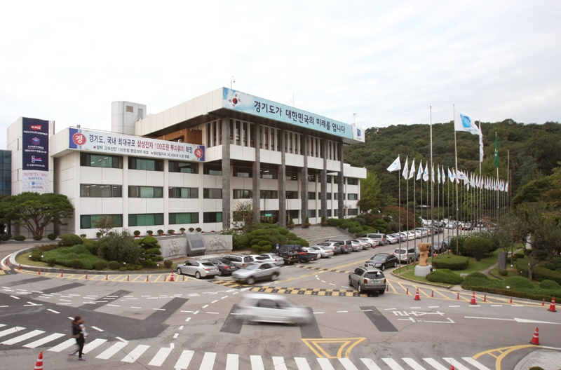 경기도는 개정 지방세기본법이 4월부터 시행됨에 따라 30만원 이상 지방세를 3회 이상 체납하는 사업자에 대해 인허가 취소·제한 등 강력한 행정제재를 추진할 계획이다.