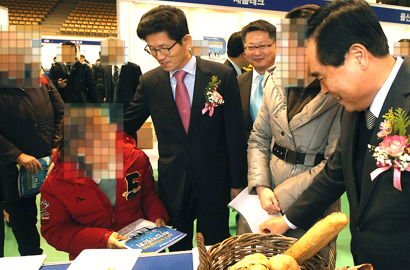 김 지사는 이날 취업박람회장을 둘러보며 북한이탈주민들과 참가기업 관계자들을 격려했다.