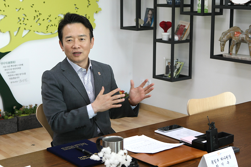 남경필 지사는 이날 인사말을 통해 “경기도는 오늘 협약을 통해 양질의 일자리 제공, 취업 지원에 중점을 두겠다. 이를 통해 북한이탈주민들의 안정적 조기정착에 큰 도움이 되길 기원한다”고 말했다.