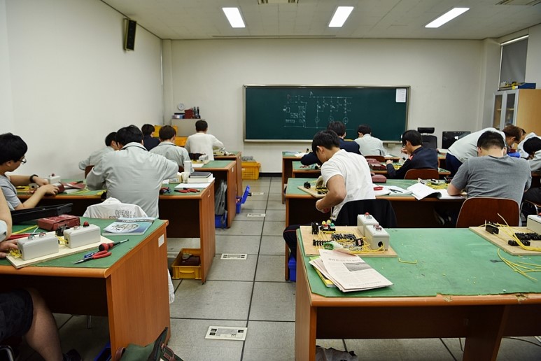 청년실업과 인생 2막의 해법을 찾아 경기도 기술학교, 그곳을 소개합니다