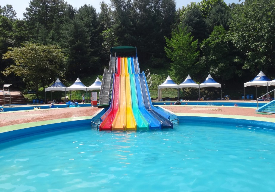 하이슬라이드는 키 130cm 이상 어린이들과 성인들이 이용할 수 있다.