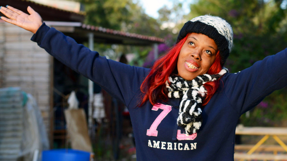 비운의 싱어송라이터 사만다, 신데렐라처럼 하루아침에 유튜브 스타로 변신하다! 디지털 시대에 바치는 놀라운 송가. 