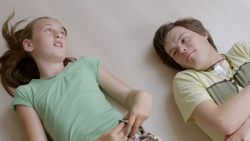 8명의 지적장애인들과 함께 사는 10살 소녀 안나. 그들의 꿈을 노래하기 위해 급기야 밴드를 결성! 유쾌 발랄한 그들의 공연이 시작된다. 