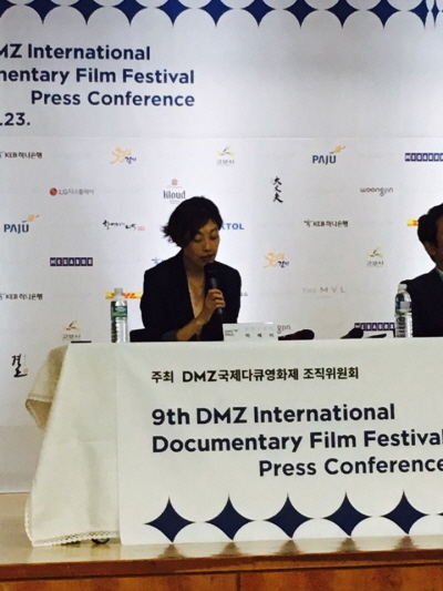 영화제의 프로그램에 대해 구체적으로 설명하고 있는 박혜미 프로그래머.