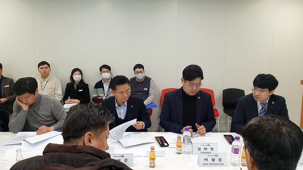  지난 2월 23일 도청에서 ‘경기도 자립준비청년 주거지원 추진현황 점검회의’가 열리고 있다.