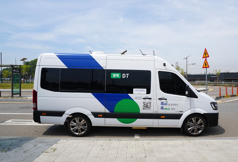 경기도 톡버스가 평택 고덕신도시 지역을 대상으로 운행을 개시함에 따라 신도시 내 교통 문제의 어려움을 해결할 것으로 기대됩니다.