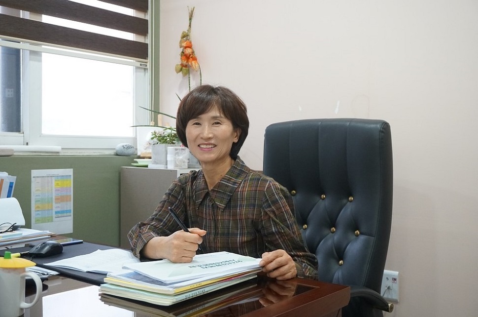 김영림 안산의료복지사회적협동조합 이사장이 사회적경제조직에 대한 당부를 하고 있다.
