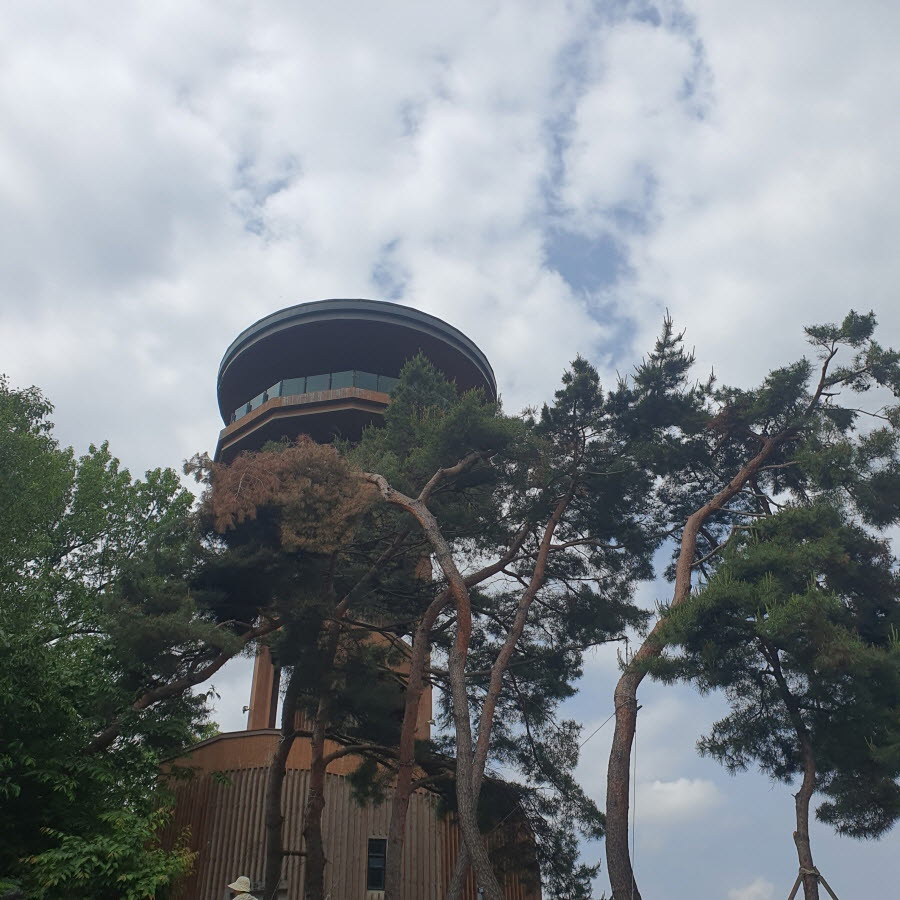 원천호수에 있는 전망대. 원천호수가 한눈에 보인다. 