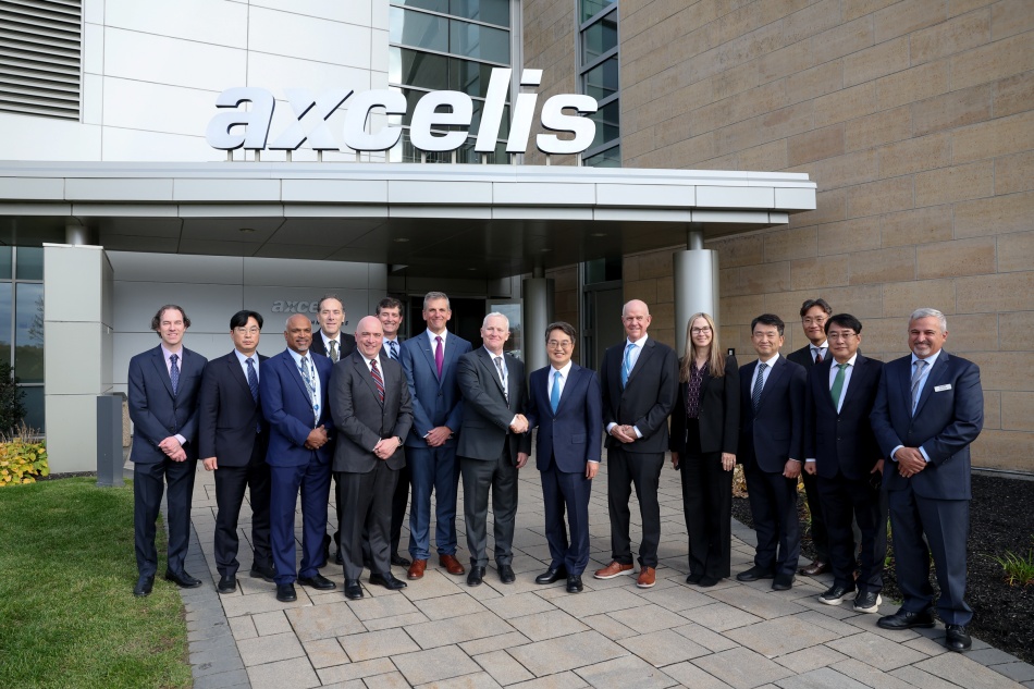 김동연 경기도지사는 보스턴에 있는 엑셀리스 본사에서 러셀 로우 CEO, 제임스 쿠건 CFO, 로버트 마호니 수석부사장 등과 투자유치 회담을 했다. ⓒ경기도청