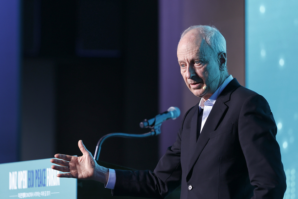 이날 기조 세션을 맡은 마이클 샌델 교수는 ‘세대 간 정의와 공동선의 관점에서 본 평화’를 주제로, 기후·생태 위기 시대에 공동선의 회복과 세대 간 책임의 윤리를 강조했다. @ 경기뉴스광장 허선량