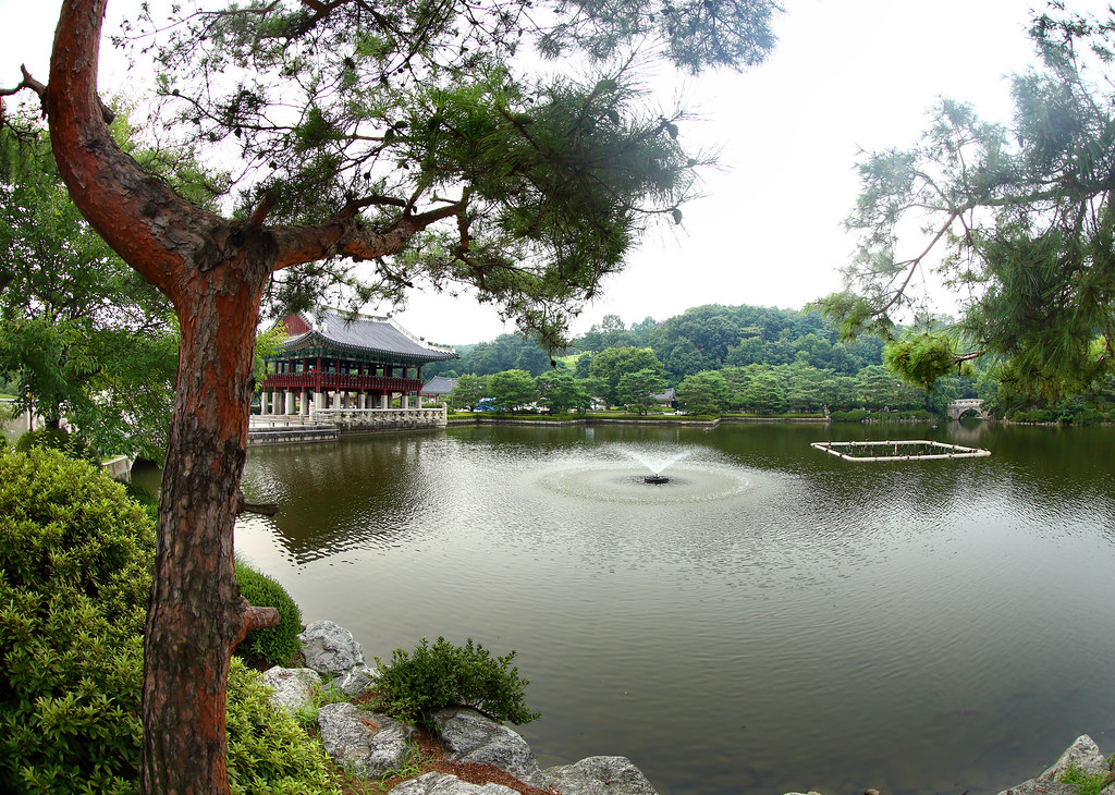 중앙공원은 숲과 호수가 어우러지는 성남의 대표적인 녹지공간이다.ⓒ경기도청
