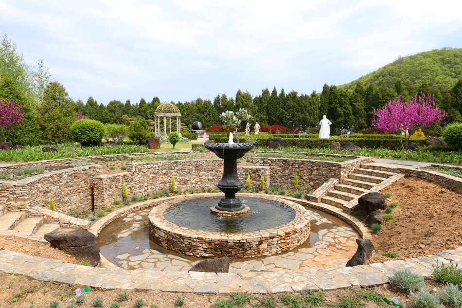 벽초지수목원은 설렘, 신화, 모험, 자유, 사색 그리고 감동의 주제로 만들어진 원예수목원이다. @ 경기뉴스광장 허선량