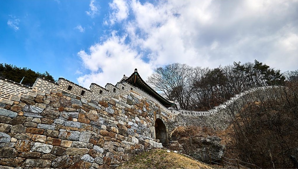 남한산성은 조선 인조 2년(1624년)에 조선의 자주독립 수호를 위해 계획적으로 축조된 12.4㎞의 대규모 산성이다.ⓒ경기뉴스광장 김지호