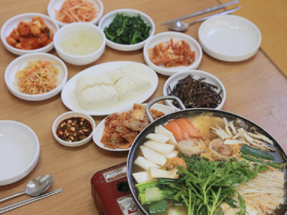 오복손두부는 1930년대에 개업해 90여 년간 운영하고 있는 로컬 맛집으로 100% 국산 콩으로 직접 만든 두부가 일품이다. @ 한국관광콘텐츠랩 출처