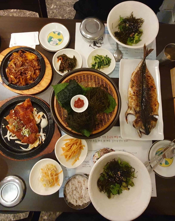 해올은 깔끔하고 트렌디한 분위기의 한정식집으로 생선조림, 해물, 회정식 등 어패류, 해물을 베이스로 한 다양한 한정식을 선보이는 곳이다. @ 경기관광포털 출처