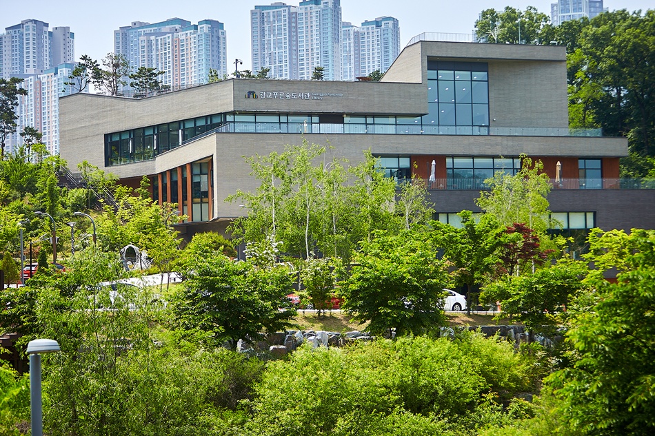 광교푸른숲도서관 전경. ⓒ경기뉴스광장 김지호
