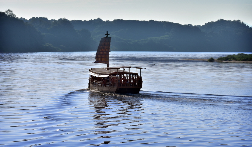 임진강 황포돛배는 파주 유일의 뱃길 관광 체험이다. ⓒ경기관광공사