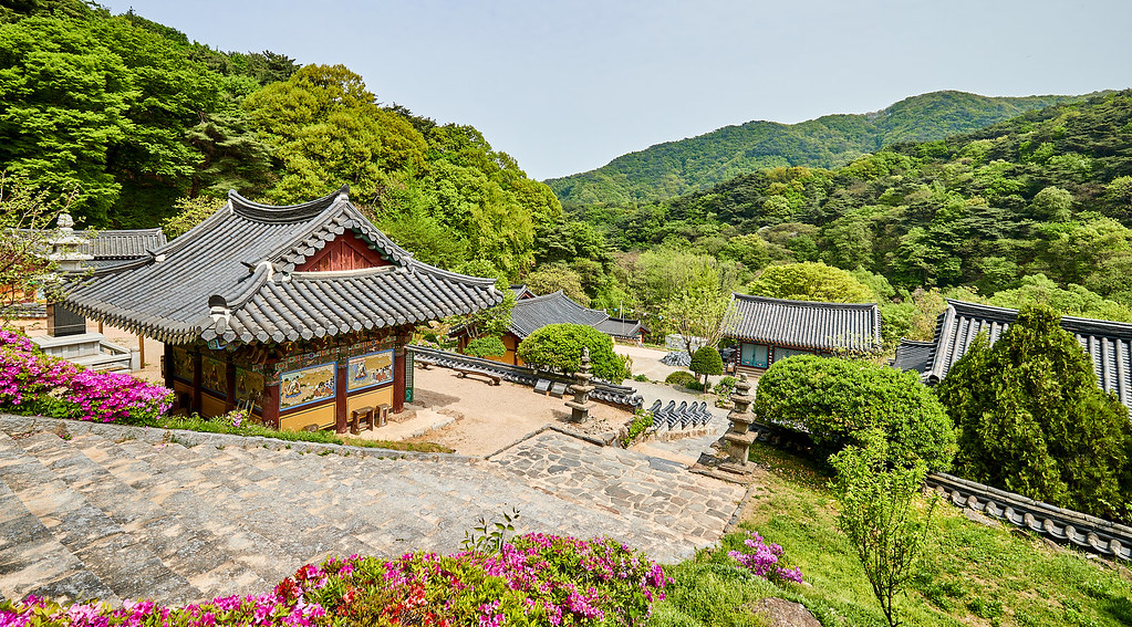 서운산 동북쪽 기슭에 위치한 석남사는 수백 명의 참선승이 머물렀던 수행도량으로 이름이 높았던 천년고찰이다. ⓒ경기뉴스광장 김지호
