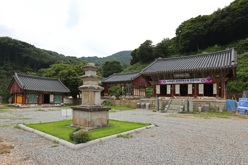 칠현산 기슭에 자리한 칠장사는 신라 선덕여왕 5년 자장율사에 의해 창건되었다는 설이 있는 천년 고찰이다. ⓒ경기뉴스광장 허선량