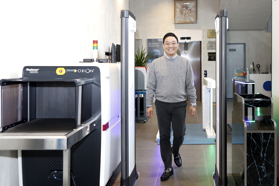 ㈜인씨스 남현식 대표가 제도 도입을 고민하는 기업들에게 조언을 하고 있다. ⓒ경기도청