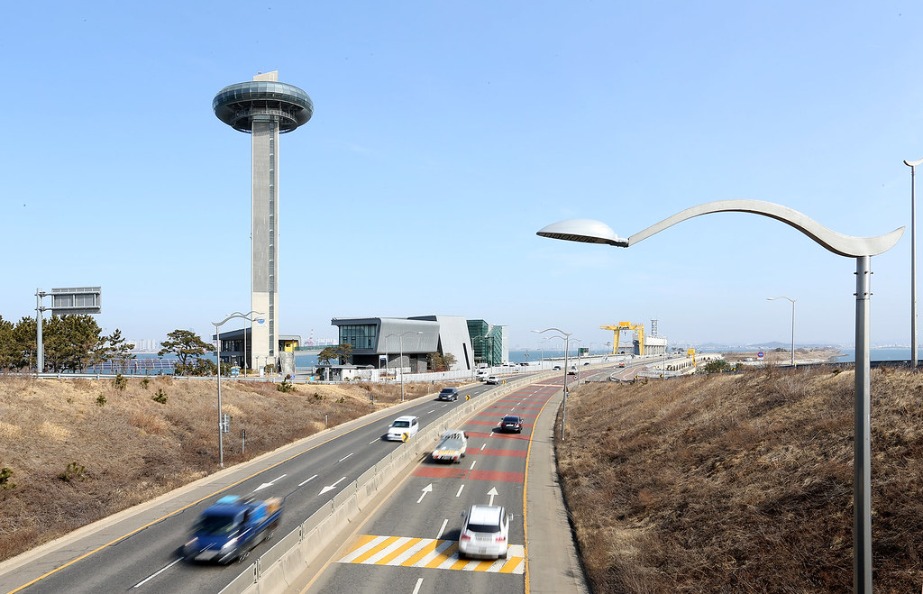 시화호조력발전소는 안산시 단원구와 시흥시 오이도를 잇는 시화방조제 한가운데에 자리한 세계 최대 규모의 조력발전소이다. ⓒ경기뉴스광장 허선량