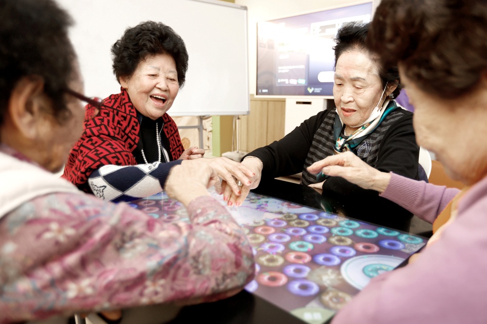 경기도는 지난해 12월 3일 포천시 관인면 작은도서관에 ‘AI 사랑방’을 개소했다. ⓒ 경기도청