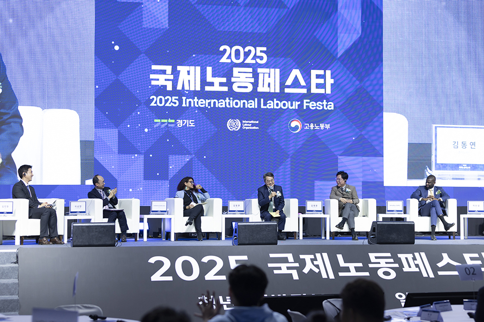 이번 페스타의 핵심 프로그램인 &lsquo;청년 100인과의 대화&rsquo; 세션에서는 글로벌 청년들의 목소리를 직접 듣는 방식이 도입됐다. ⓒ 경기도청