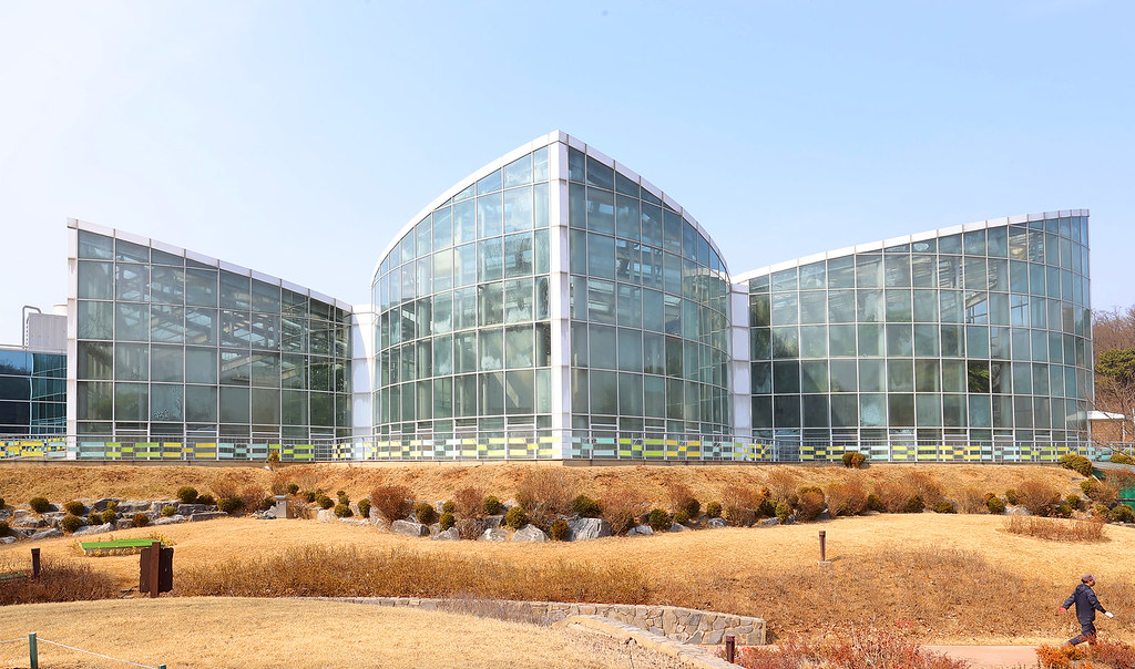 부천자연생태공원은 약 23만 7,000㎡ 부지에 부천식물원, 자연생태박물관, 부천무릉도원수목원, 농경유물전시관 등이 모여 있는 자연생태공원이다. ⓒ경기뉴스광장 허선량