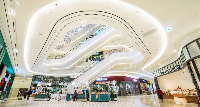 스타필드 시티 위례는 쇼핑, 문화, 휴식까지 삶에 필요한 모든 것이 한 곳에서 이뤄지는 도심형 라이프 스타일몰이다.ⓒ경기관광공사