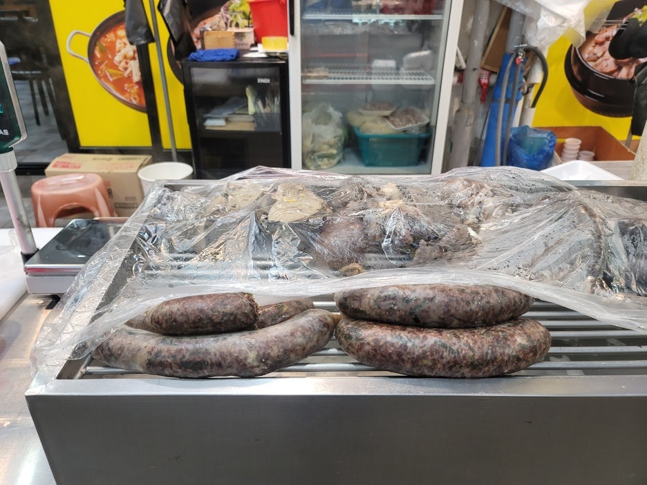 통복시장에 자리하고 있는 또 하나의 순대국밥 맛집인 아바이순대국밥은 강원도 속초의 명물로 알려진 아바이순대를 만나볼 수 있는 곳이다. @ 평택시 공식 블로그 출처