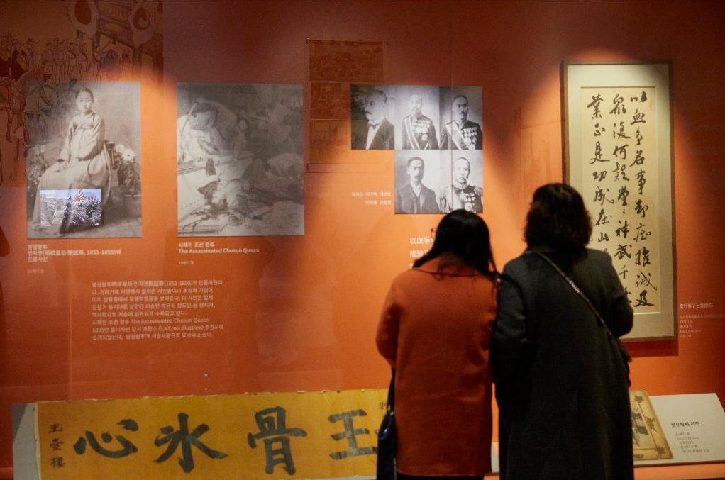 경기도는 지난해 광복 80주년을 맞아 국보급 가치를 가진 안중근 의사의 유묵(붓글씨) &lsquo;장탄일성 선조일본(長歎一聲 先弔日本)&rsquo;을 대중에 처음 공개했다. ⓒ경기도청