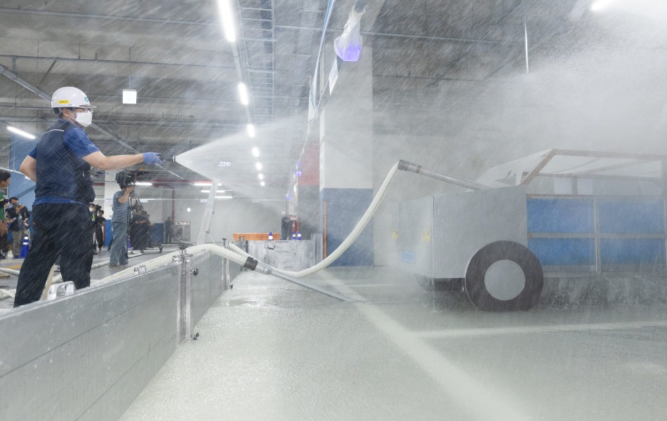 경기도 내 스프링클러 미설치 30년 이상 노후 아파트 260곳에 질식소화덮개세트 설치를 지원한다. ⓒ경기도청