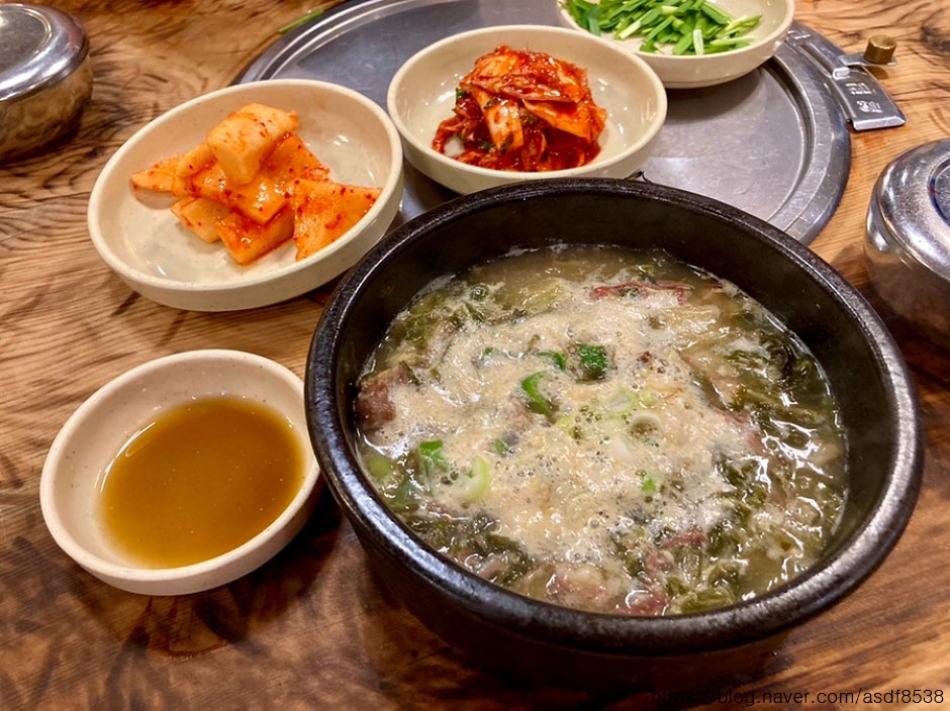 새말해장국은 오산에서도 손에 꼽히는 오래된 맛집으로 해장국과 소고기를 맛볼 수 있다. @ 한국관광콘텐츠랩 출처