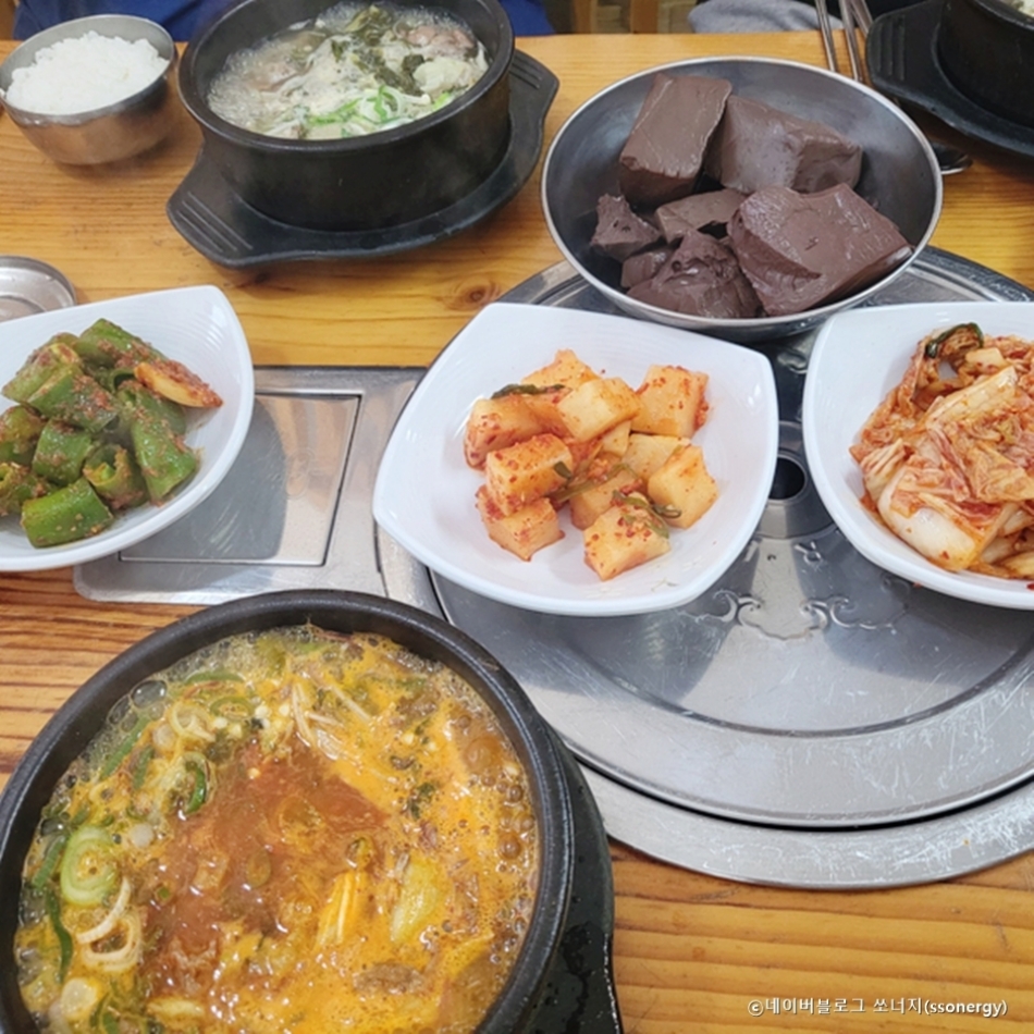 운암회관은 오산에서도 오래된 노포 맛집 중 한곳으로 푸짐한 소 갈빗살이 들어간 해장국을 맛볼 수 있는 곳이다. @ 한국관광콘텐츠랩 출처