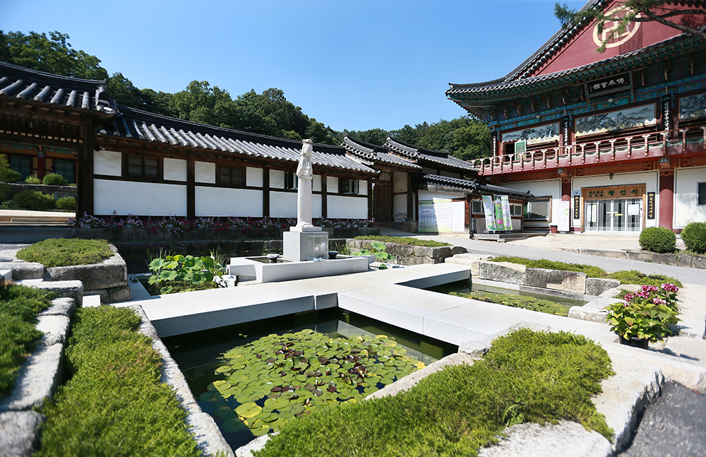 봉선사는 고려 광종 때 창건된 천년 고찰로 2015년에는 사찰음식 특화사찰로 지정된 곳이다. 현재는 1회 12주 과정으로 진행되는 사찰음식 프로그램을 만나볼 수 있다. ⓒ 경기뉴스광장