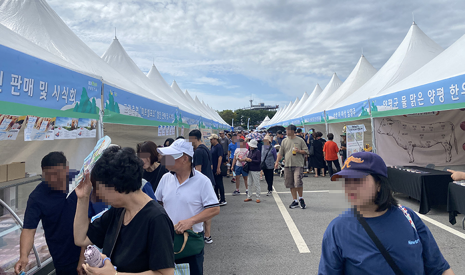 올해 &lsquo;경기도 축산진흥대회&rsquo;는 축산업 위기를 극복하고 축산농가의 경영 회복을 지원하는 한편, 축산물 소비 촉진과 나눔을 통해 &lsquo;경기 축산의 가치&rsquo;를 확산하는 데 초점을 맞췄습니다. ⓒ 경기도청