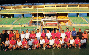 지난 5월 경기도의회 축구동호회는 말레이시아 사바주를 방문해 주 의원들과 축구경기를 펼쳤다. 당시 찍은 기념사진.