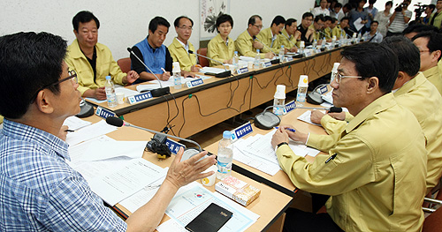 이날 경기도는 동두천시 신천 빗물 펌프장 증설, 산지전용 허가 기준 강화 등 수해 방지를 위한 장기계획을 발표했다.