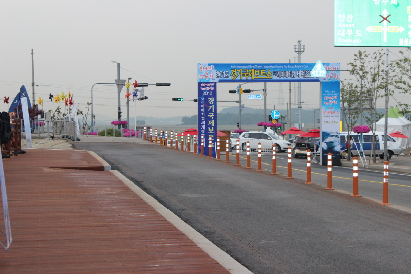 2012 경기국제보트쇼가 열리는 전곡항 입구 전경.