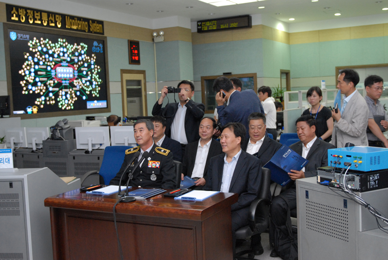 지난 25일 오후 중국 섬서성 공안청 대표단 8명이 소방재난본부를 방문해 재난대응시스템을 견학하고 있다.