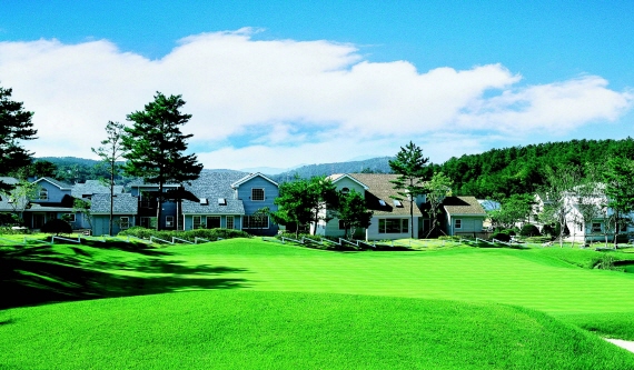 용인은 서울과 가깝고 쾌적한 전원주택단지가 많이 들어서면서 유입인구가 전국 최고에 달하고 있다.