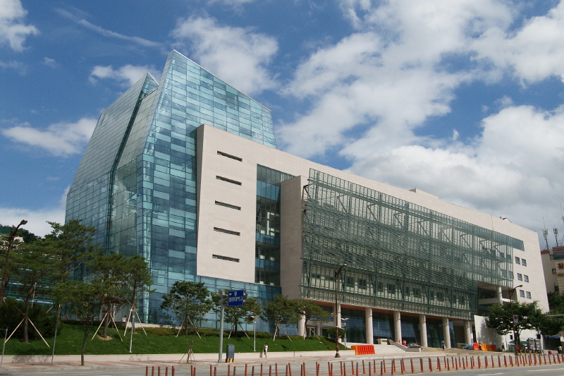 가천대학교 글로벌캠퍼스 정문지구의 모습이다.