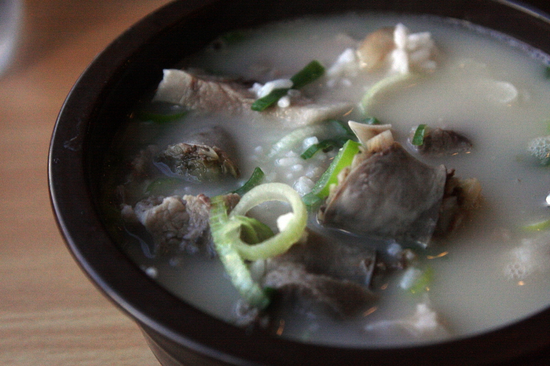 백암순대촌에서 맛볼 수 있는 순댓국밥.