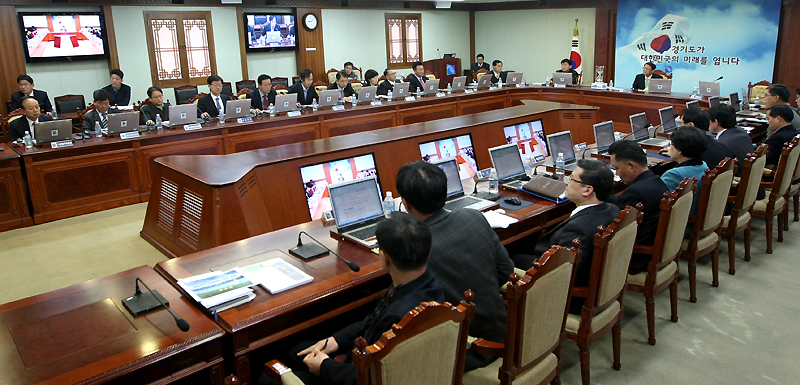 이번 실국장회의는 북한 안보와 자연재해에 따른 비상 상황에 대한 문제를 다뤘다. 