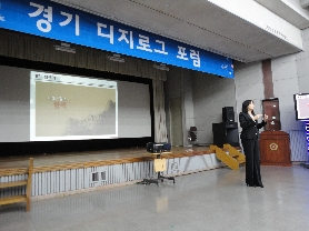 대학탐색기를 설명하고 있는 손지애 아리랑 국제방송 사장