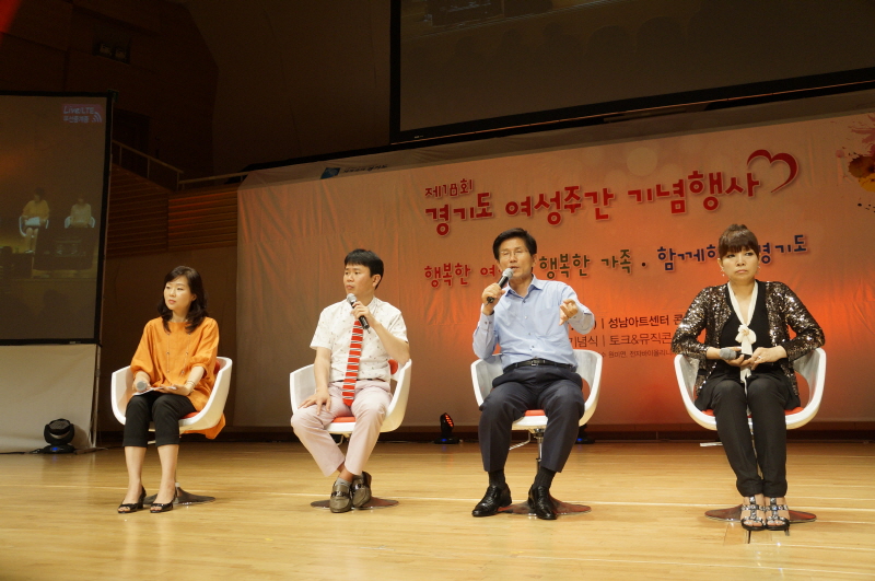 참석자들은 예정된 시간을 넘겨서도 끝까지 토론에 적극적으로 참여했다.