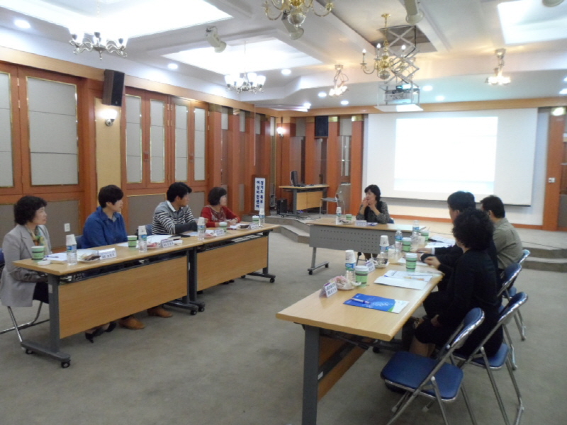경기도북부여성비전센터는 15일 센터에서 경력단절여성을 위한 직업교육훈련 일자리협력망 회의를 개최했다.