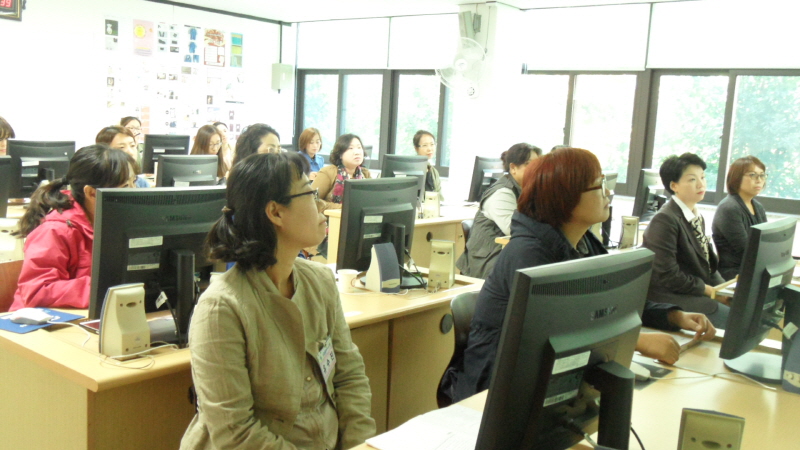 경기도북부여성비전센터는 지난 17일 경기북부 지역의 사무직 일자리 창출과 경력단절여성의 취업지원을 위해 ‘2기 보험총무사무원 과정’을 개강했다.